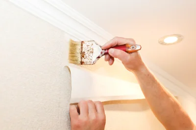 Pose de papier peint à Sabazan — revêtements muraux et toiles de verre